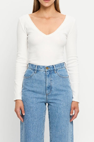 KIVARI - TALLULAH V-NECK TOP - IVORY - PERTH STOCKIST - AUSTRALIAN STOCKIST - WA STOCKIST - AUSTRALIA STOCKIST - AUS STOCKIST - PERTH BOUTIQUE - WA BOUTIQUE - AUS BOUTIQUE - AUSTRALIA BOUTIQUE