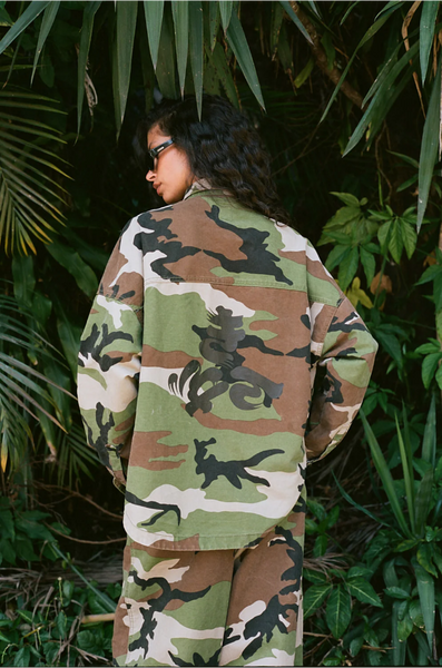 Relaxed-fit Camuffare Cin Shirt featuring a classic camouflage print in shades of green, brown, and neutral earth tones.