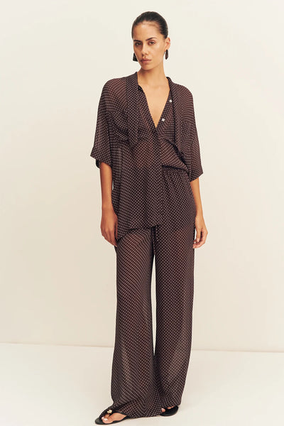 A mid-shot rear view focusing on the elasticated waistband construction and the non-stretchy, lightweight flow over the upper leg.