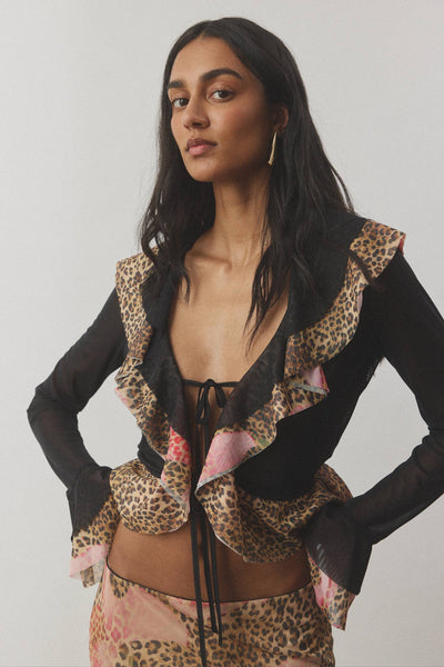 A clear rear-facing studio profile detailing the clean line of the shoulder seams and the smooth distribution of the unlined leopard print artwork across the back.