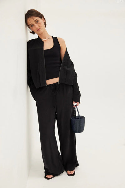 Model wearing the Rae Pant, illustrating the clean, relaxed line through the leg and the effortless, "easy fit" design on a 175.5cm frame.