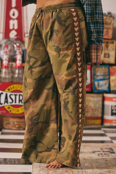A mid-length studio frame focusing on the waistband and hip area, showing the functional deep side pockets and relaxed fit construction through the thighs.