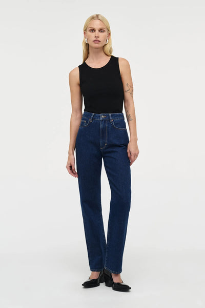 A front view highlighting the 29.5cm high-rise waist designed to sit at the navel, creating an elongated and flattering profile.
