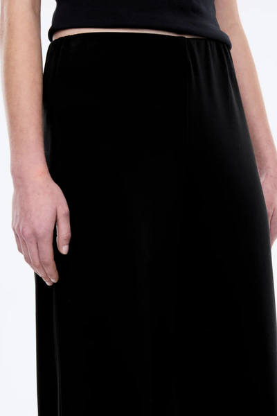 A close-up of the gathered elastic waist on the black jersey pants, highlighting the easy pull-on design and smooth modal-blend finish.