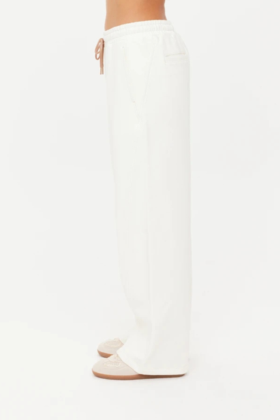 A side profile view illustrating the unique sculpted barrel leg silhouette and the 76cm inner leg length.