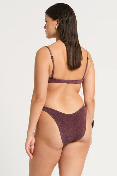 BOND-EYE - SCENE BRIEF - AMARENA LUREX