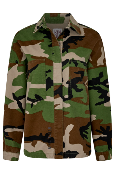 A close-up of the front patch pockets and button-down closure on the Camuffare Cin utility shirt.