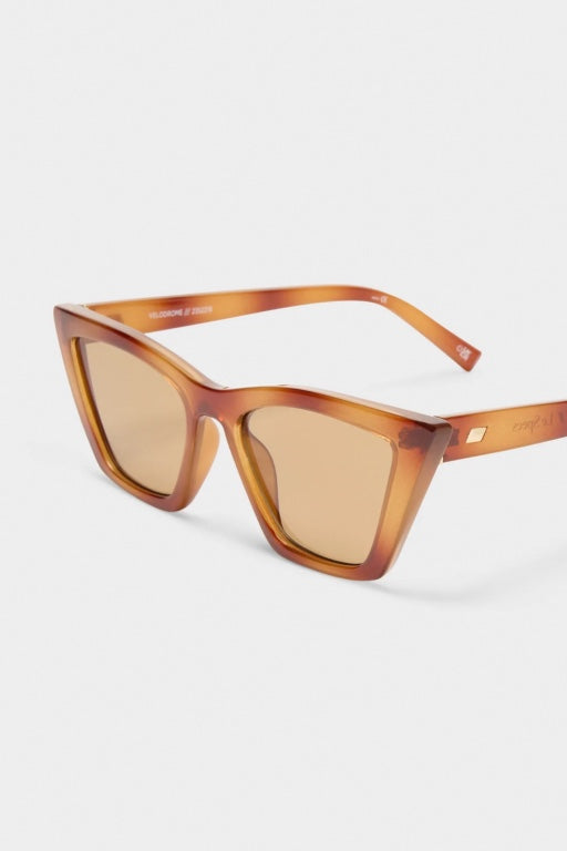 【関税込み】Le Specs ベージュ Velodrome サングラス Velodrome Vanilla Female Cat-Eye Sunglasses | Le Specs