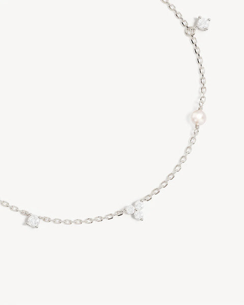 With pearls and our iconic lotus design, this keepsake is a reminder of the magic and peace we hold within, for mindful transformation and renewal. 